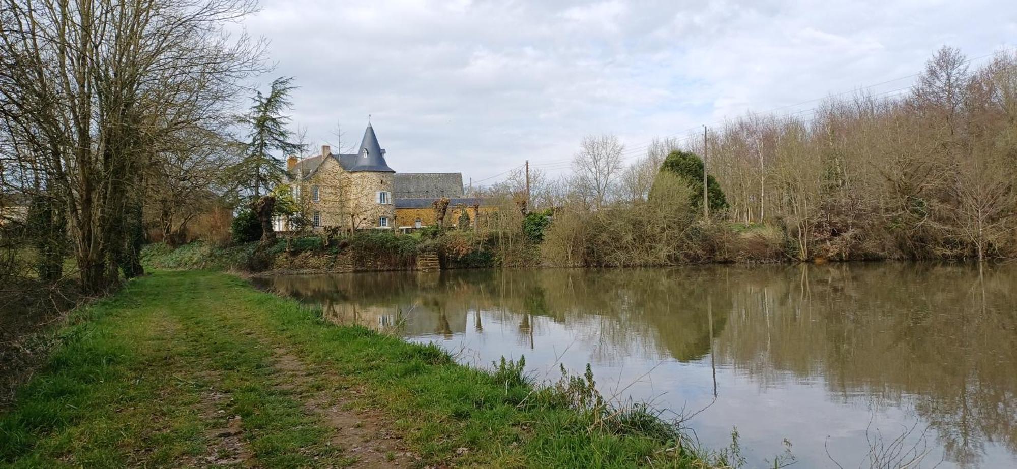 AhuilléManoir De La Provosterie住宿加早餐旅馆 外观 照片